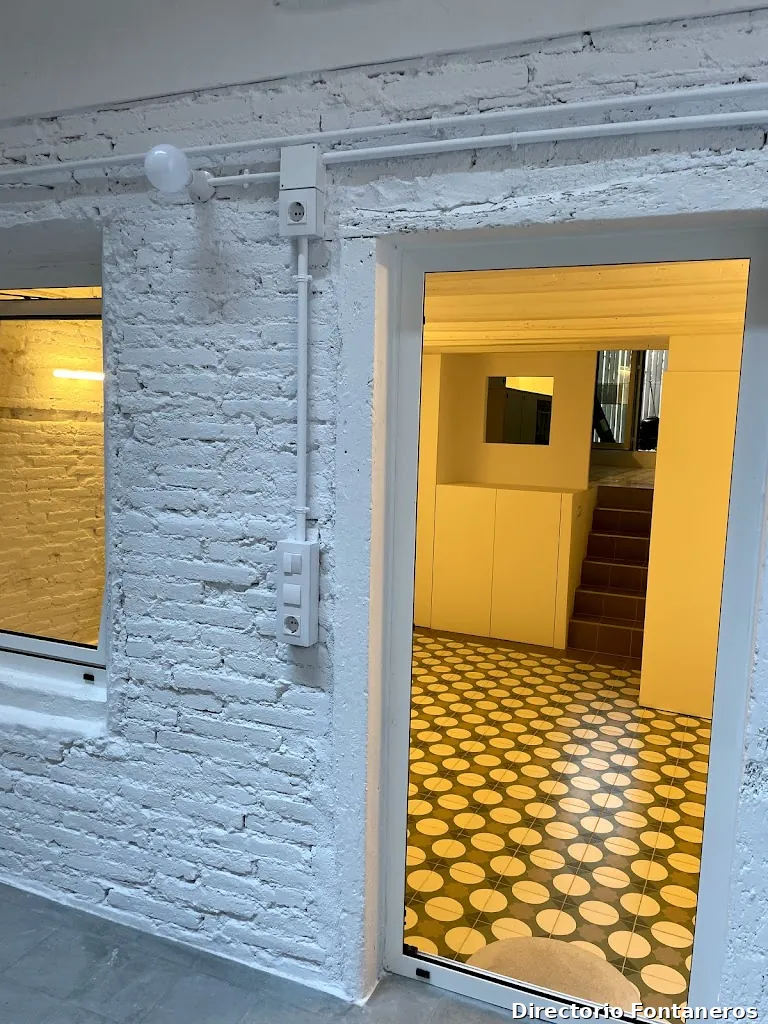 INSTAL.LACIONS MARC MUÑOZ [Lampista Electricista Fontanero]