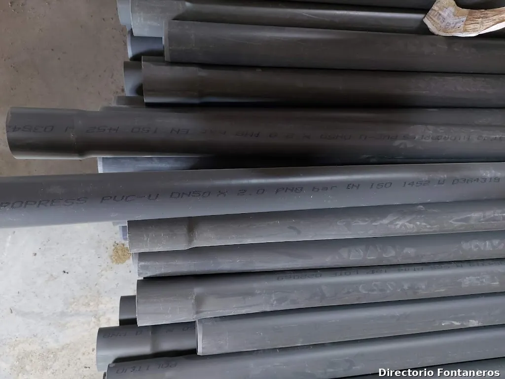 Comercial De Fontanería Y Riegos La Cruz Blanca